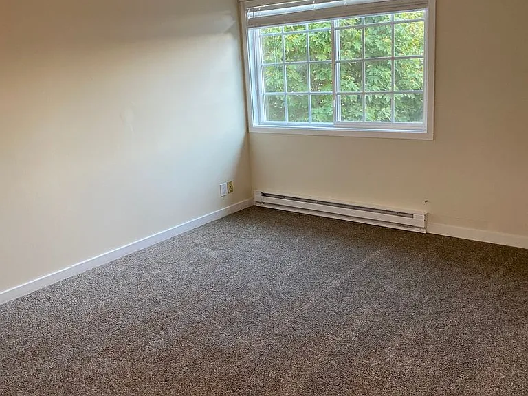 C2402 - Maple Court Apartments — Photo 38