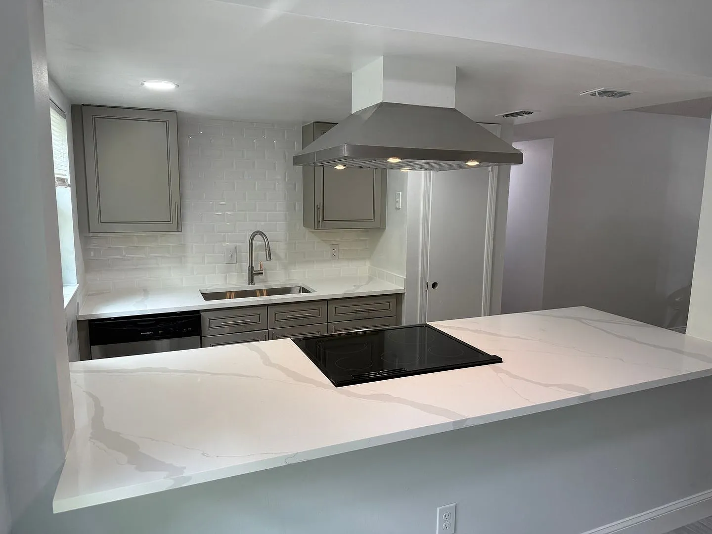 726 Edgewater Drive — Photo 4