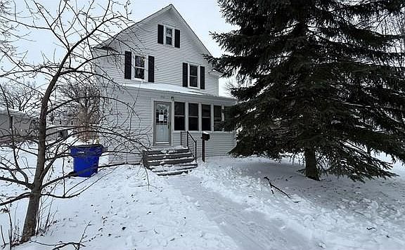 2nd image of 712 3rd Ave