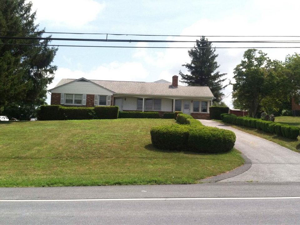 Front of private home with basement apartment
