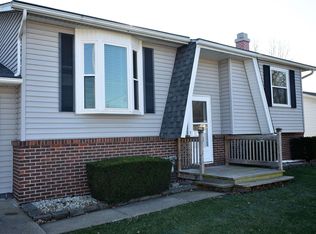 1264 E Locust St, Canton, IL 61520