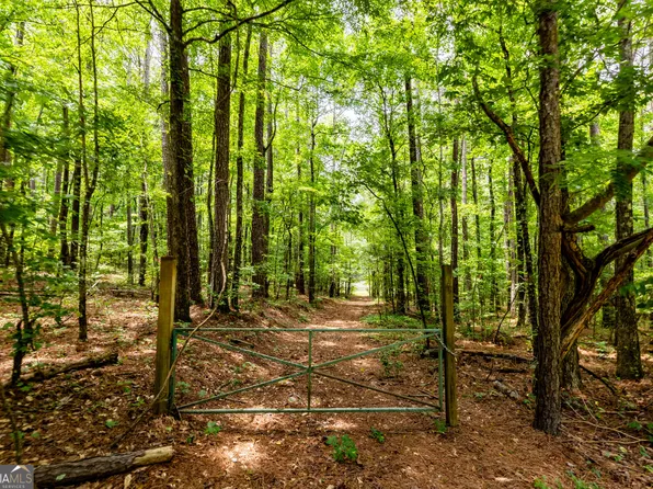 6 Vaughn Rd, Newnan, GA 30265