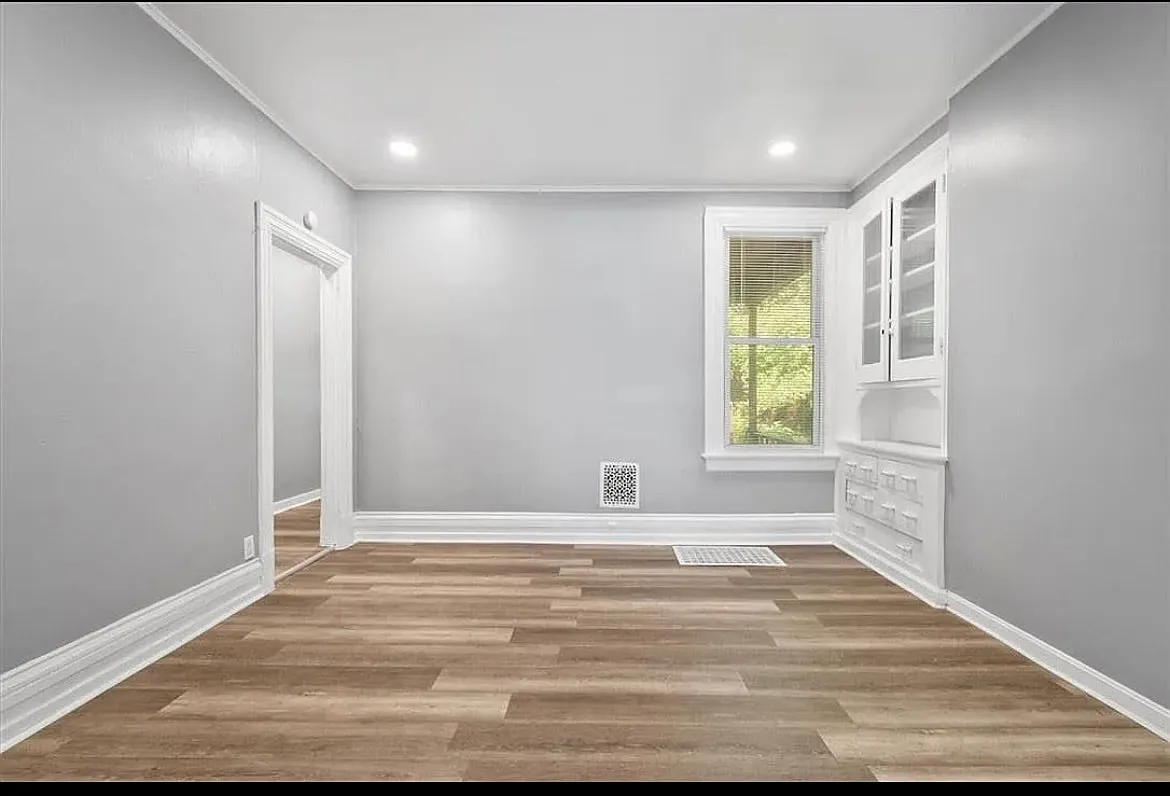 1516 Superior Avenue — Photo 3