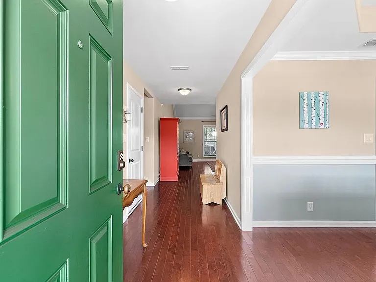 2231 Fairfax Dr — Photo 3