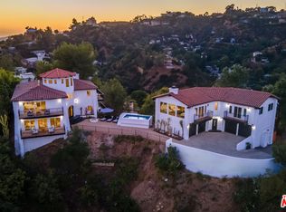 8300 Grand View Dr, Los Angeles, CA 90046