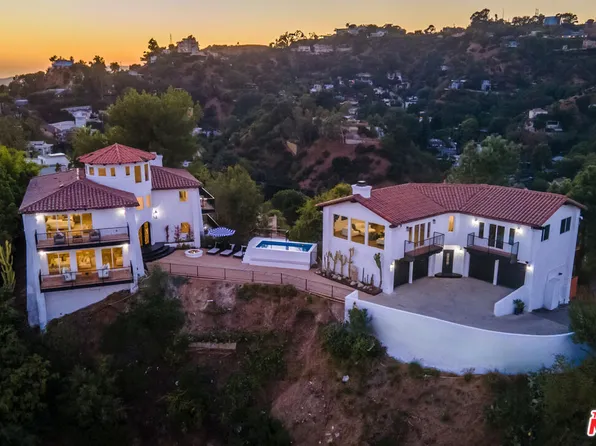 8300 Grand View Dr, Los Angeles, CA 90046