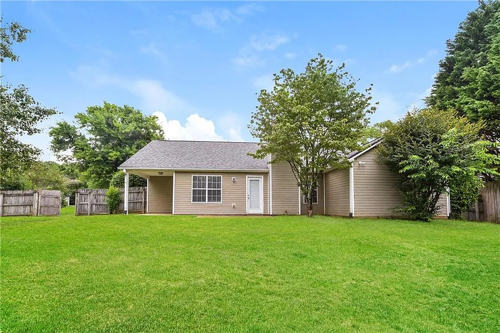 3 bed, 2.0 bath, 1436 sqft, $2,065 — Photo 4