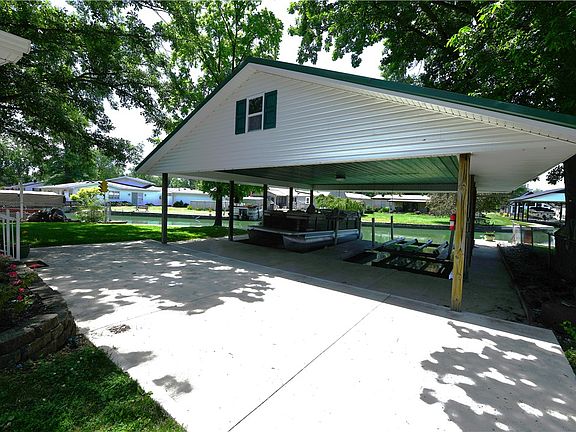 2nd image of 5329 Lake Dr
