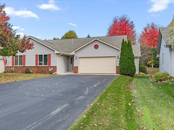1403 Carriage DRIVE, West Bend, WI 53095
