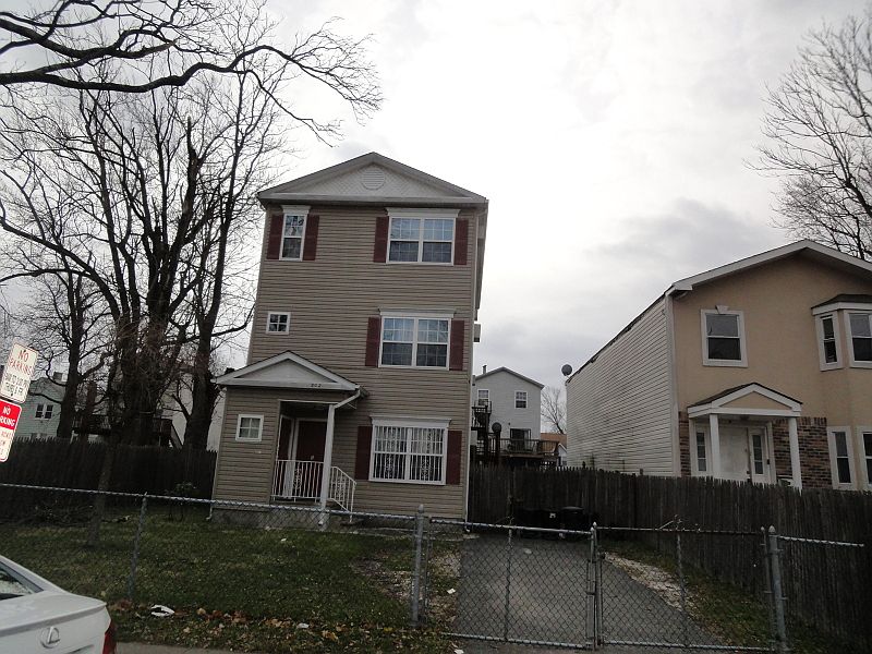2nd image of 202 Wallace St