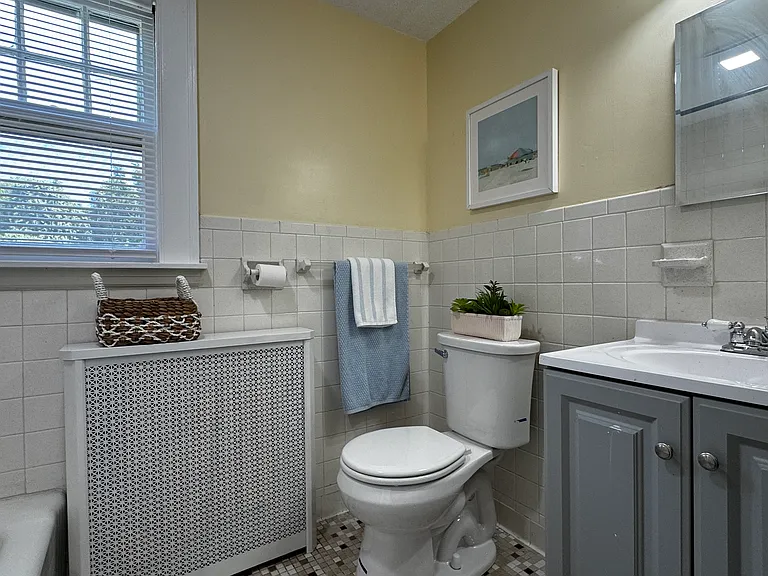 406 Oakwood Ave — Photo 9
