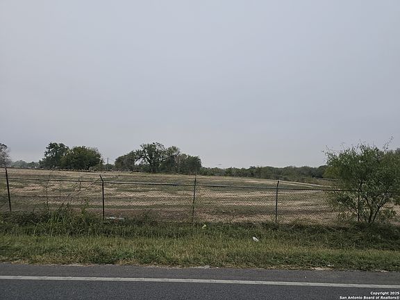 4th image of 13407 Henze LOT 451