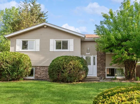 3430 Sorrel Dr, Northbrook, IL 60062