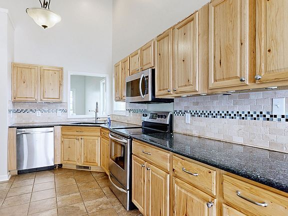 4th image of 596 Rolling Rock Ct