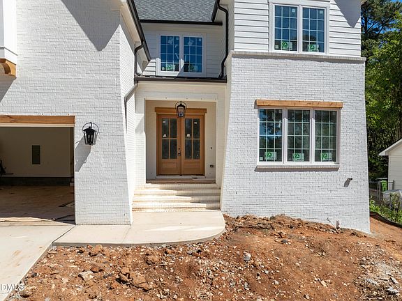 3rd image of 621 Duke Dr