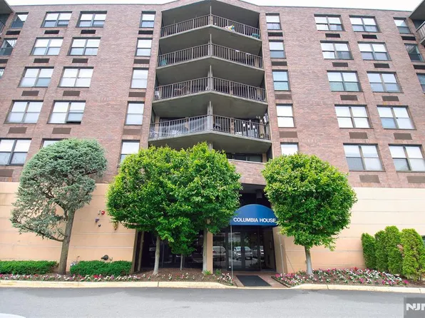 200 Division St APT 3F, Cliffside Park, NJ 07010