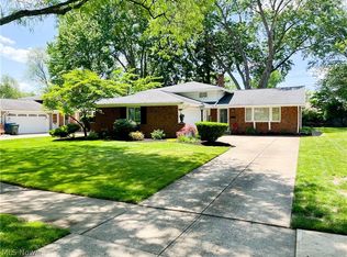 4320 Bentley Dr, North Olmsted, OH 44070