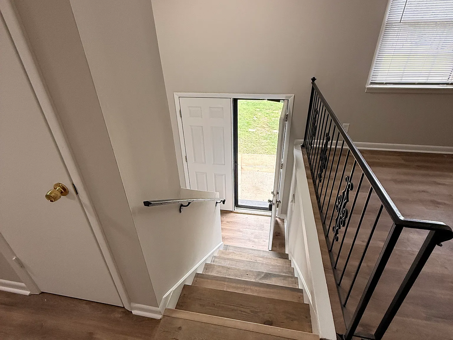 5 bed, 2.5 bath, 2000 sqft, $2,650 — Photo 4