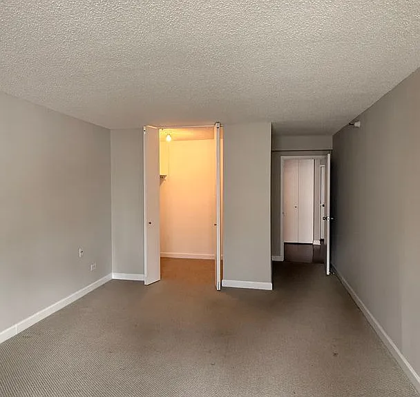 10 E Ontario Condos — Photo 40