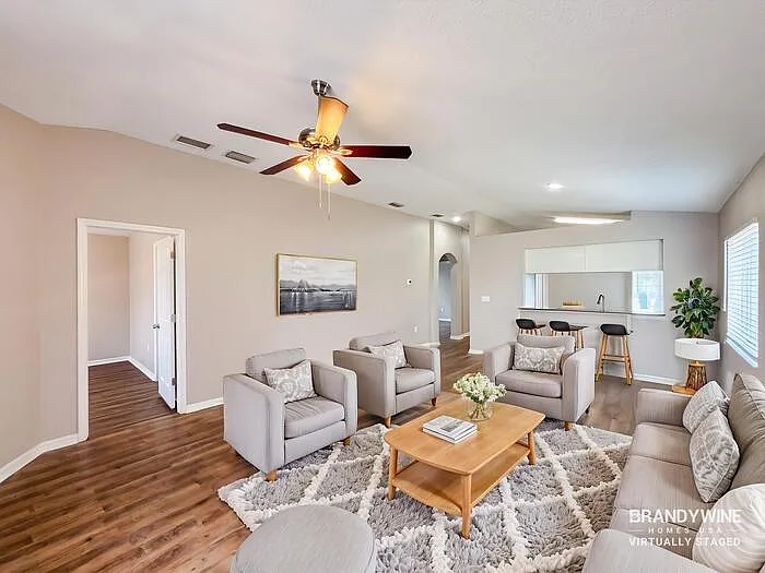 3 bed, 2.0 bath, 1235 sqft, $2,055 — Photo 3