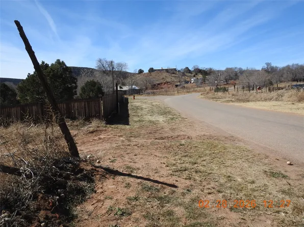 42 Dodge Dr, Las Vegas, NM 87701