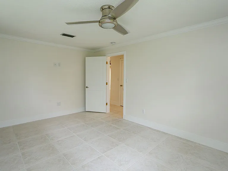 2901 Crayton Rd — Photo 63