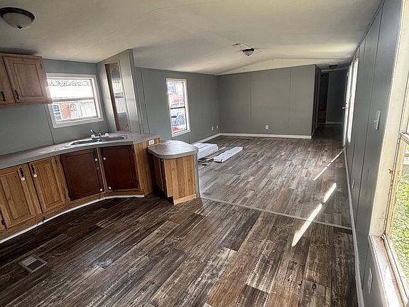 4th image of 320 Sydney Cir #49