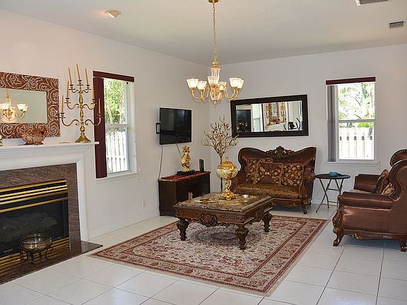 Family Room w/ Gas Fireplace
