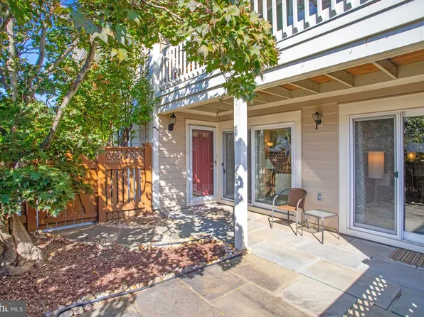 6068 Essex Ct House 6068A, Alexandria, VA 22311