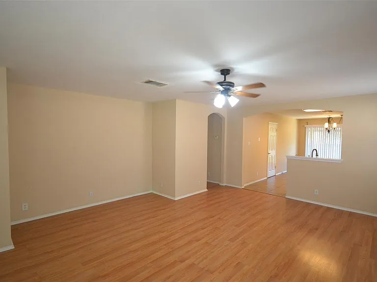 200 Lombard Dr — Photo 7