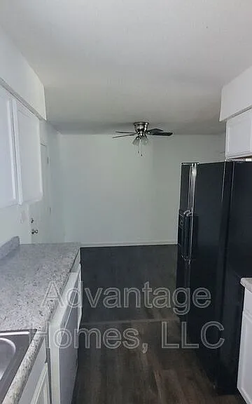 711 N 70th Ter — Photo 12