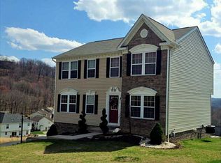 615 Cedar Ridge Dr, Vandergrift, PA 15690