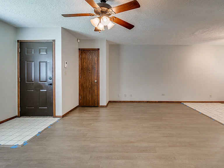 1204 N Crawford Ave #1204 — Photo 3