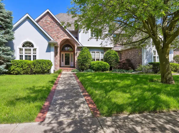 1209 Dorchester Dr, Champaign, IL 61821