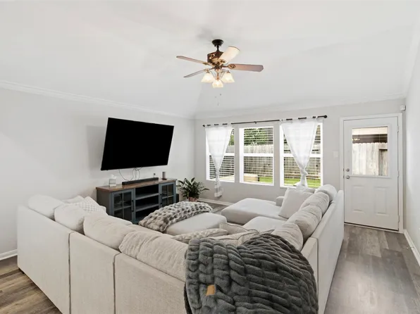 9951 Chimney Swift Ln, Conroe, TX 77385