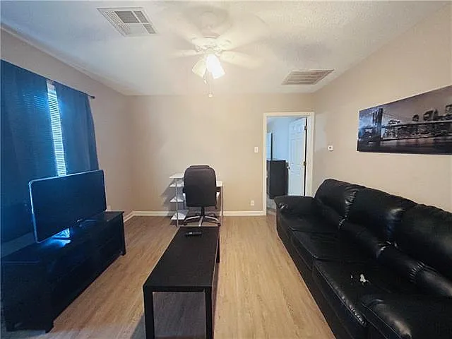 442 Westwood Dr — Photo 3