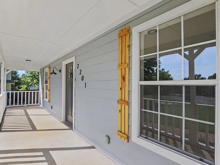 2201 E Bristol Pl — Photo 3