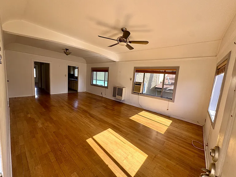 665 Imogen Ave — Photo 2