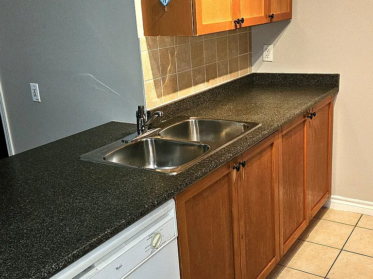 55 Strathaven Dr #1007 — Photo 8