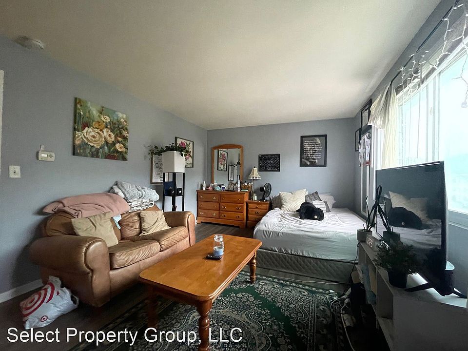 1st image of 1456 N Farwell Ave #31