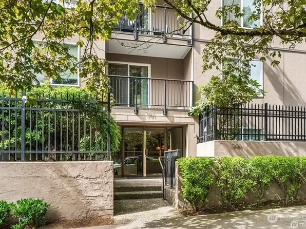 701 17th Avenue NE #303, Seattle, WA 98122