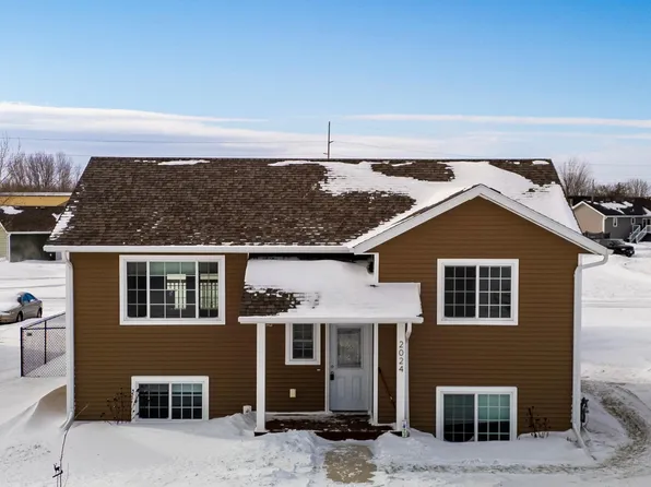 2024 Nelson Dr, Thief River Falls, MN 56701