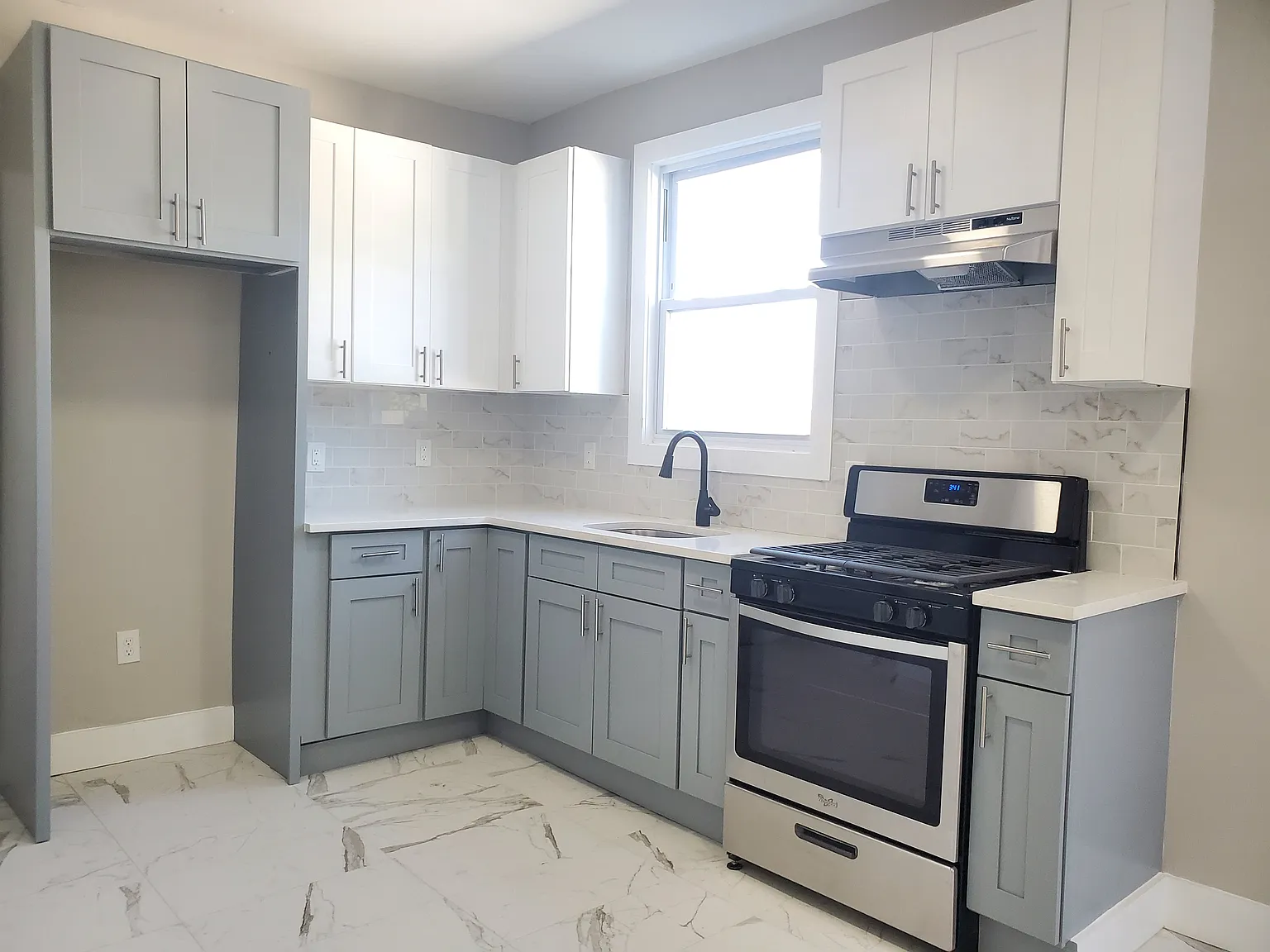 3 bed, 1000 sqft, $2,250 — Photo 1