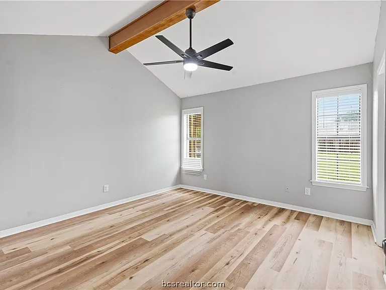 507 Lansing Ct — Photo 10