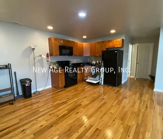 423 N 40th St #D — Photo 2
