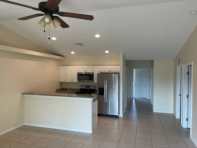 517 SE 5th Pl — Photo 6
