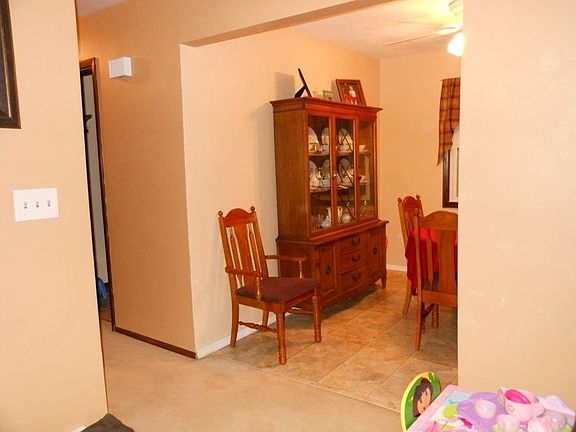 4th image of 216 Mayfair St