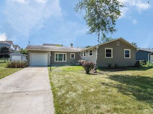 310 Shawnee Dr, Carol Stream, IL 60188