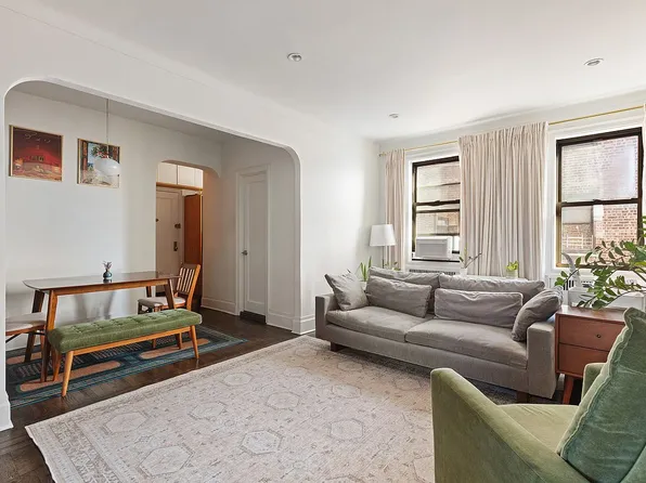 192 E 8th St APT 5A, Brooklyn, NY 11218