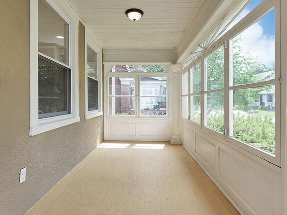 Three Season Shared Porch - Ample space for seating, unwind on this lovely shared porch